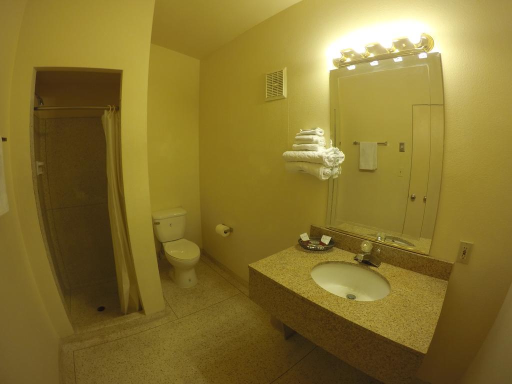 Indio Holiday Motel Dış mekan fotoğraf