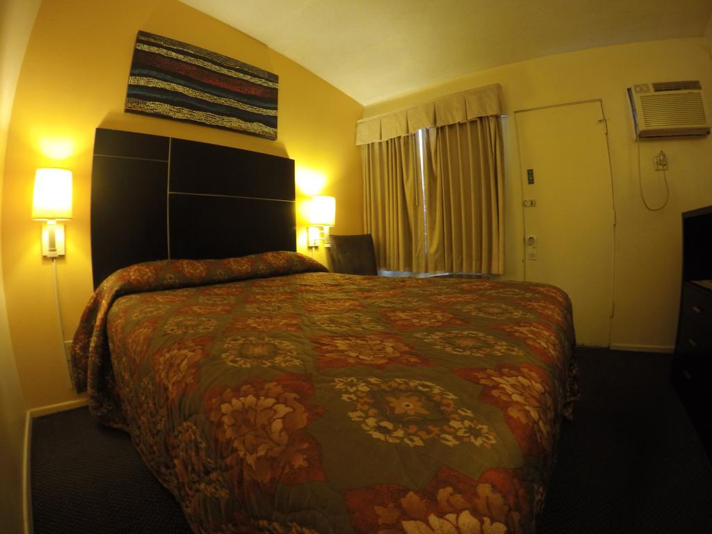 Indio Holiday Motel Dış mekan fotoğraf