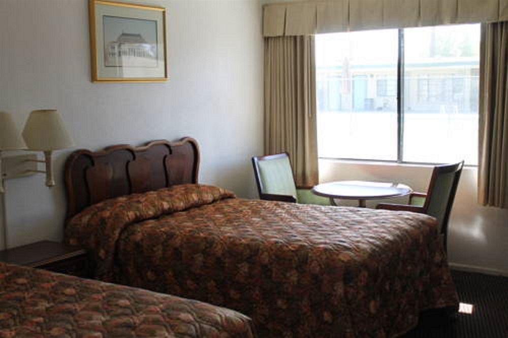 Indio Holiday Motel Dış mekan fotoğraf